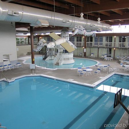 Atrium Hotel & Conference Center Hutchinson Exterior photo