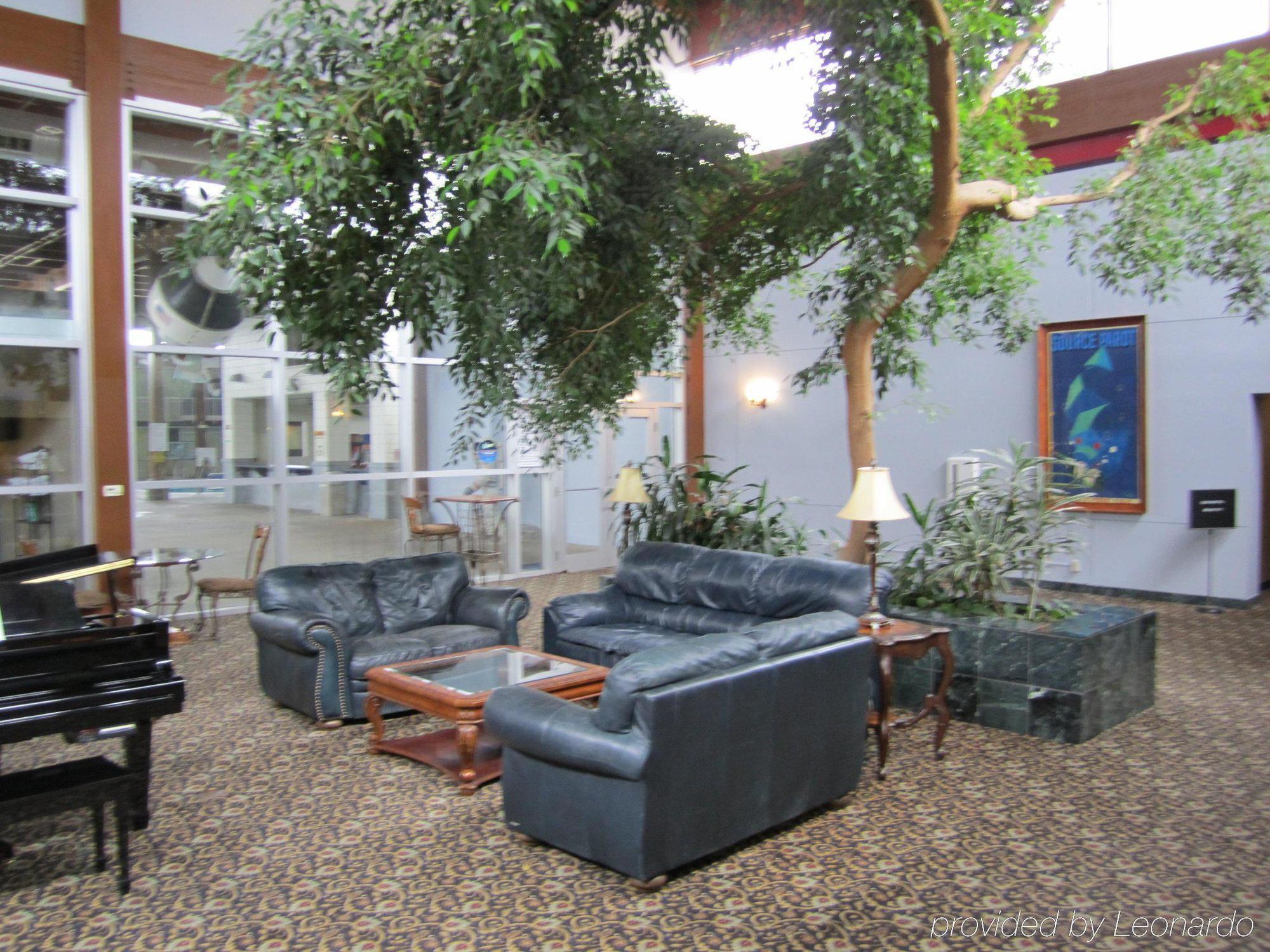 Atrium Hotel & Conference Center Hutchinson Exterior photo